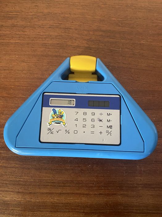 Estojo com máquina de calcular dos Simpsons