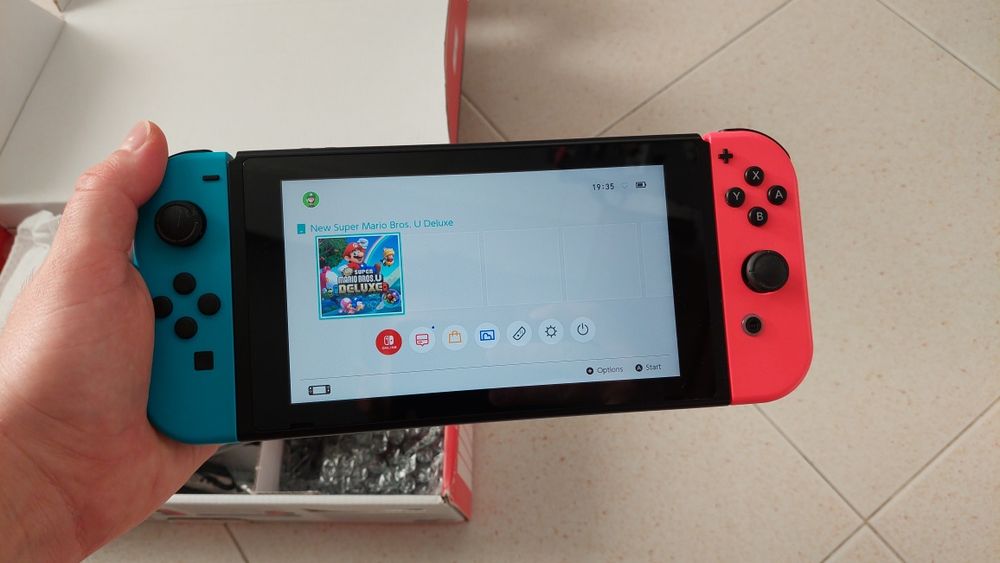 Nintendo Switch V2 com jogo