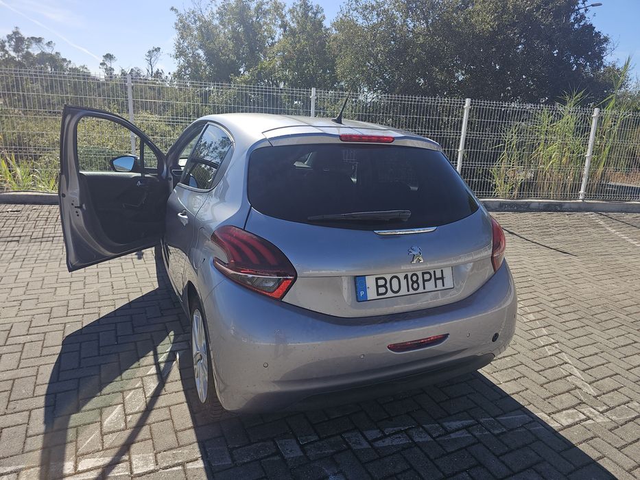Peugeot 208 1.2 gasolina — photo 4