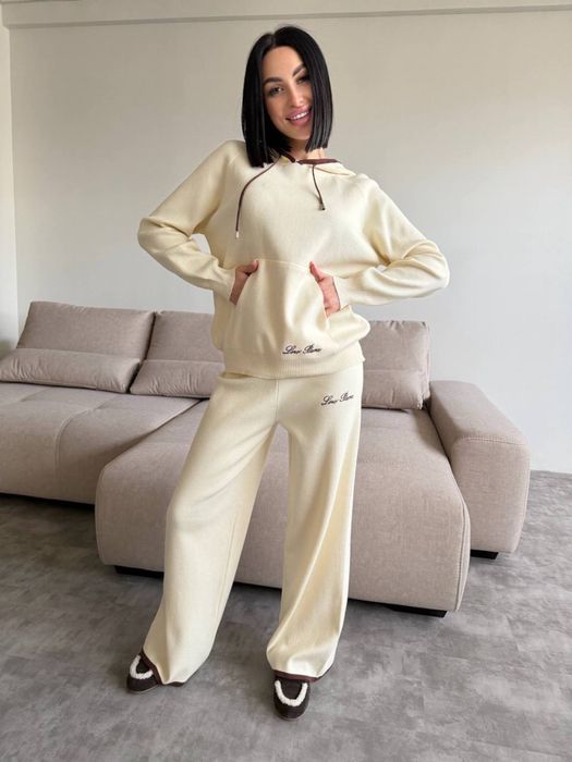 Вязаний костюм Lora Piano