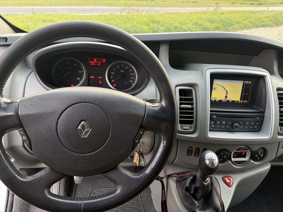 Renault Trafic oryginalny Black Edition L2H1 salon Polska 9 osób