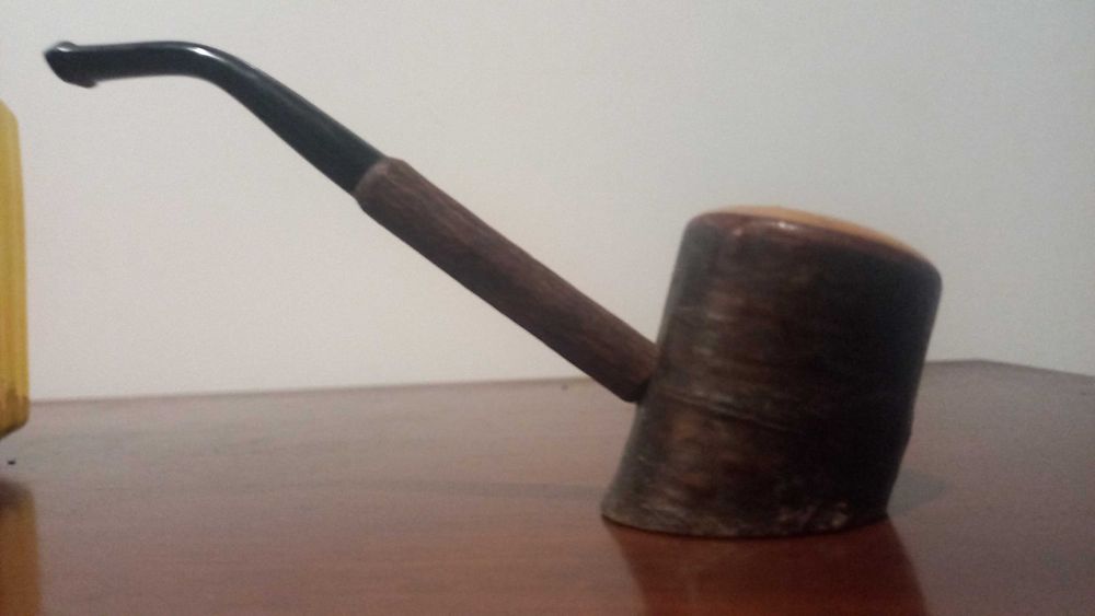 Cachimbo muito antigo em estado novo