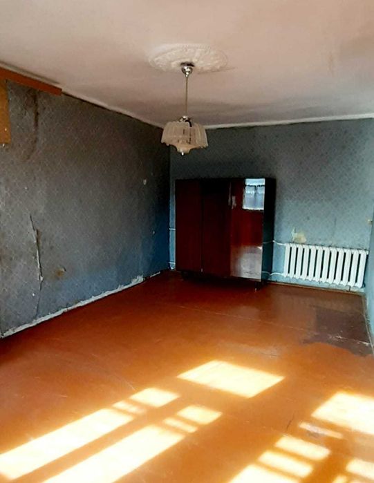 Продам 23 сот. с.Забір´я 2-га лінія від озера, всі комунікації ,  хата