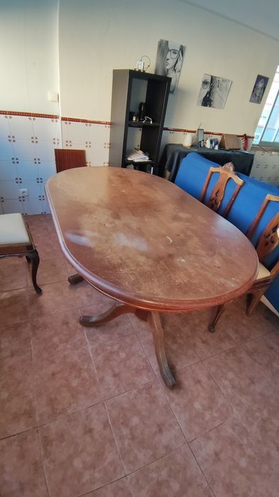 Mesa de jantar s/ cadeiras