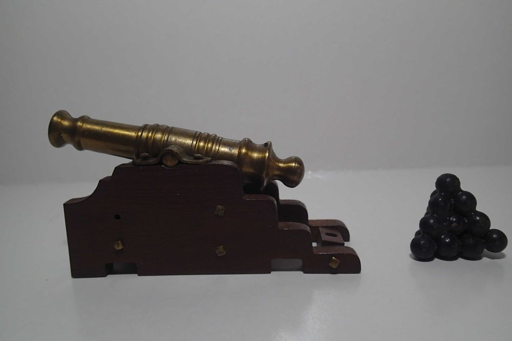 Canhão miniatura  em bronze e madeira
