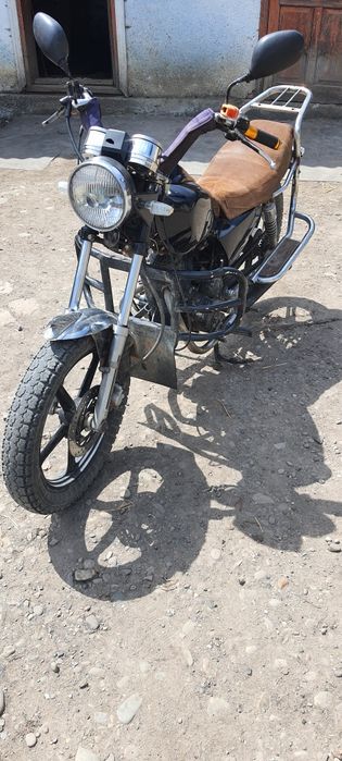 Мотоцикл в хорошому стані масло поміняв задня зірка нова