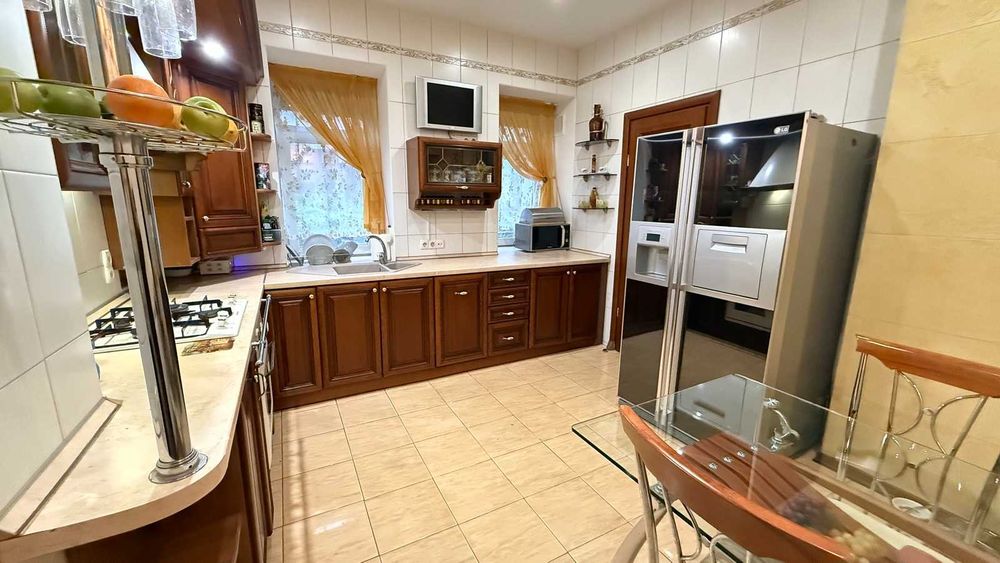 Продаж двоповерхової квартири в Центрі