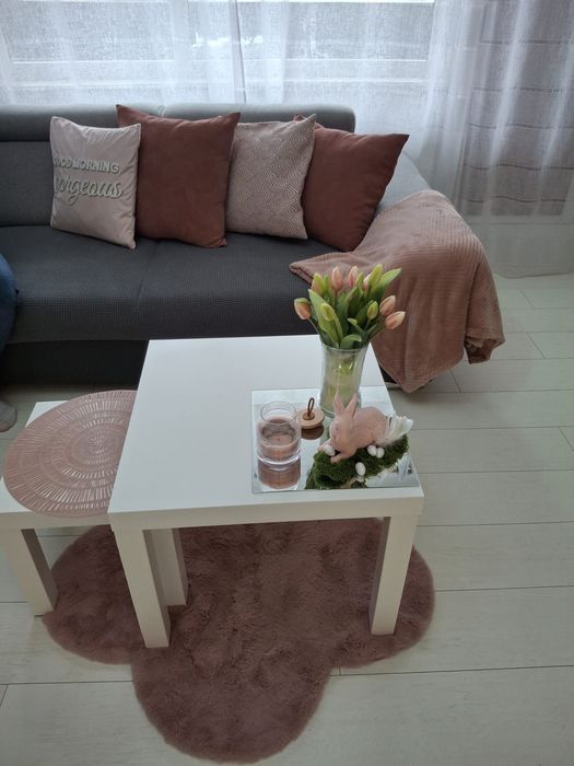 Zestaw bialych stolikow Ikea