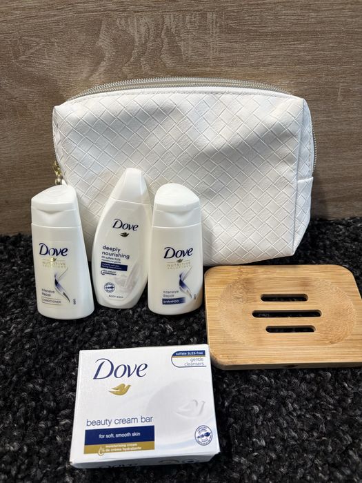 Mini zestaw Dove plus kosmetyczka