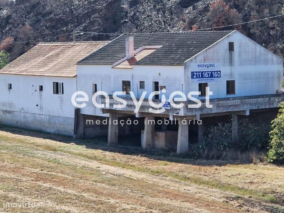 Quinta T4 de 171 m2 com terreno de 9 ha localizada em Odeceixe