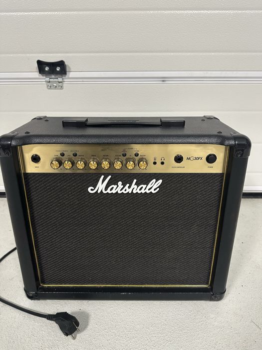Wzmacniacz gitarowy Marshall MG30CFX (30W, Carbon FX, wbudowane efekty)