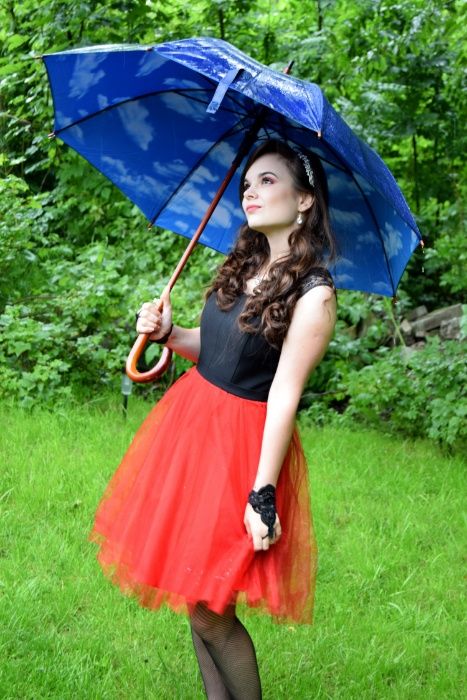 Czarno-czerwona sukienka