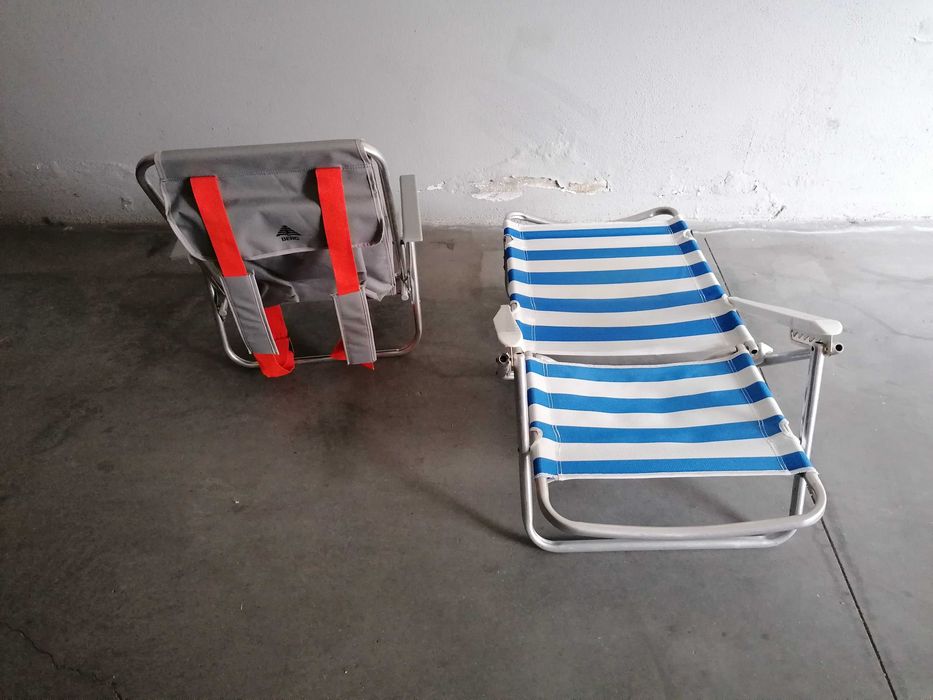 Cadeiras de praia uma faz de mochila e a outra tem varias posições.