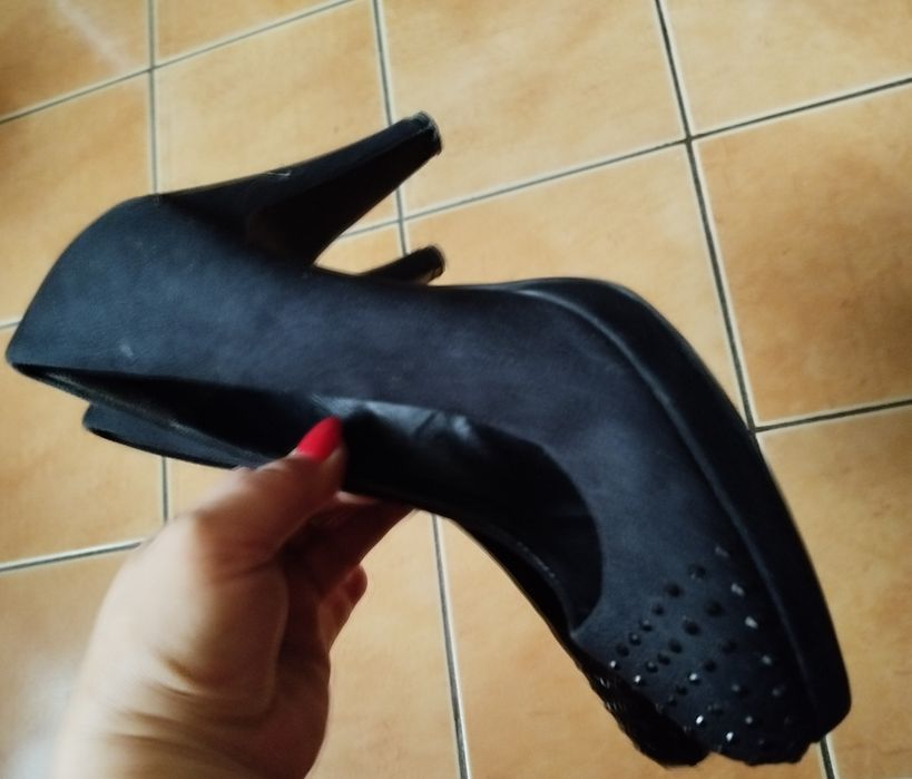 Buty zamszowe damskie na obcasie Graceland rozmiar 39 stan bardzo dobr