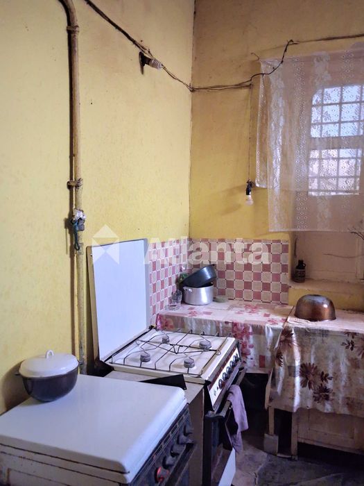 Кімната 28 м. в самому центрі Одеси. Вода в кімнаті