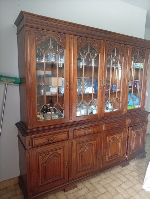 Ofereço Móvel de sala em madeira