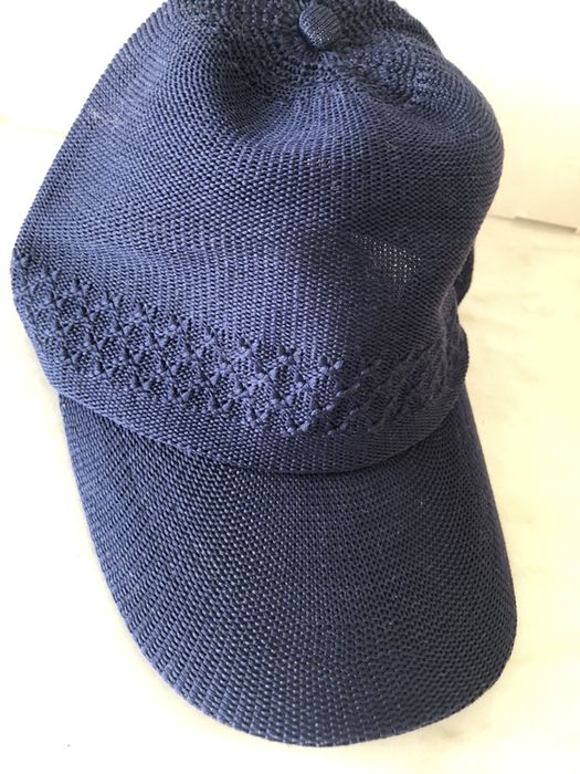 Bones em malha azul e amarelo