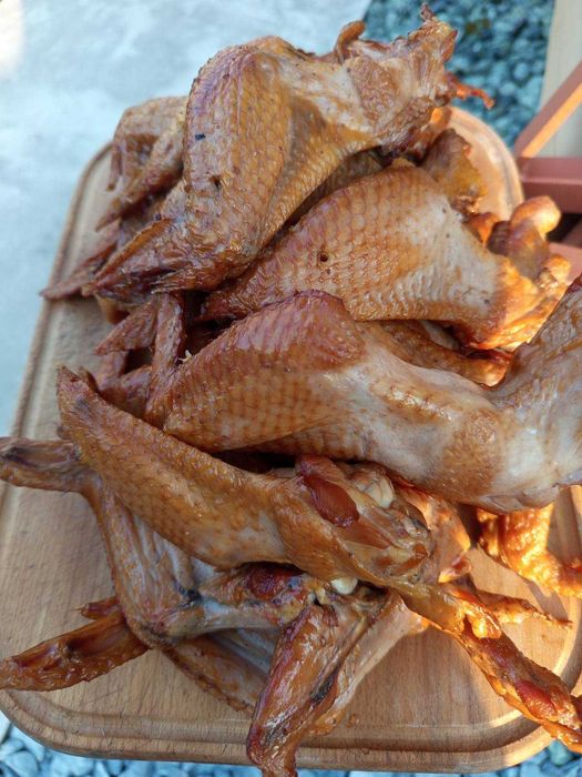 Копчені крила, гомілка, окорок, циплята