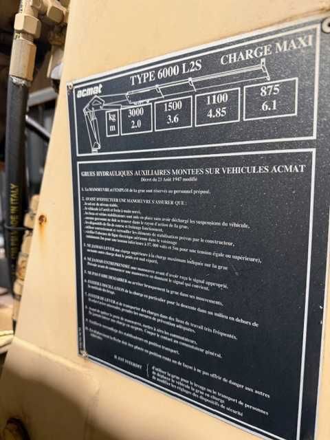 Toyota dyna tribasculante com grua