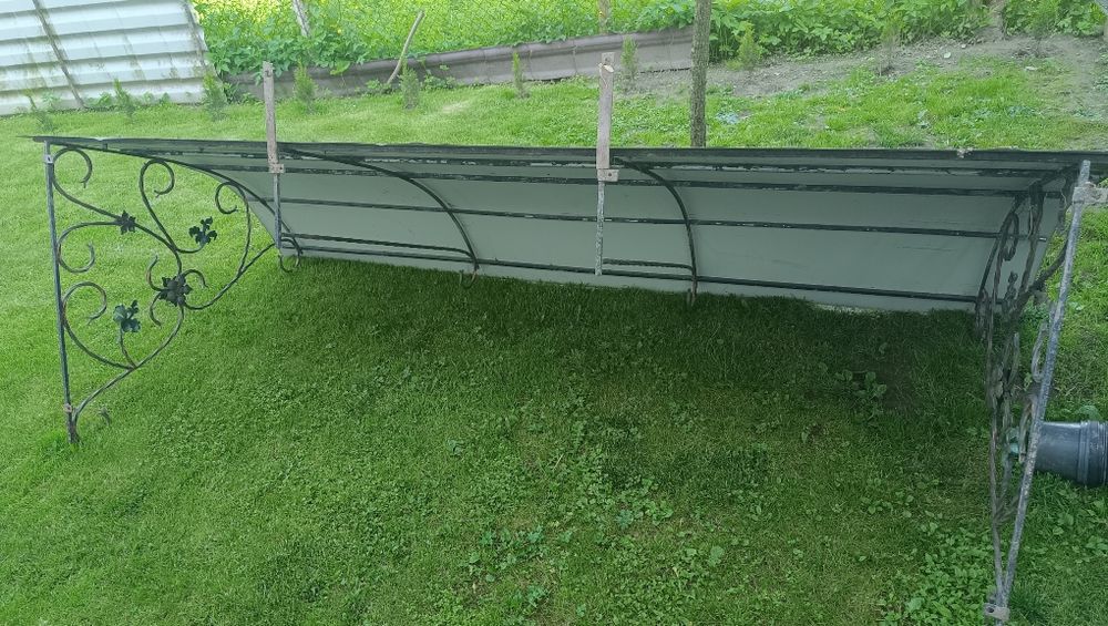 Ковани навіс, дашок