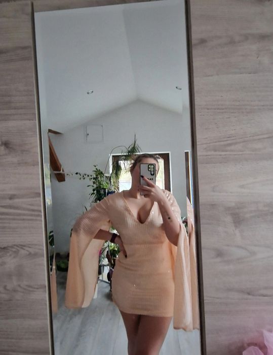 Sukienka mini z cekinami