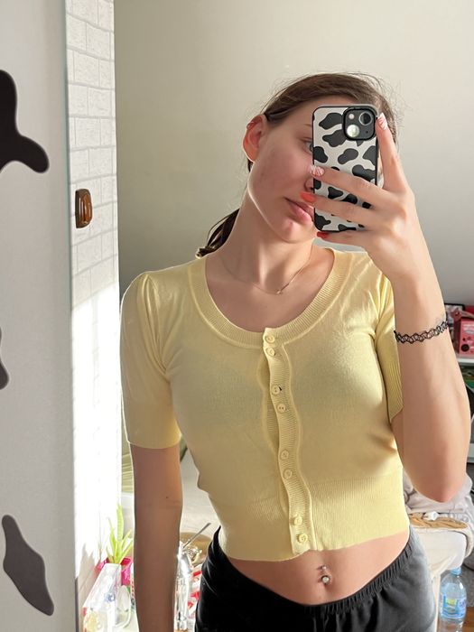 sweterek typu crop top z guzikami żółty cytrynowy