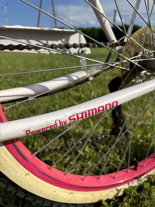 Piekny bialo -rozowy rower