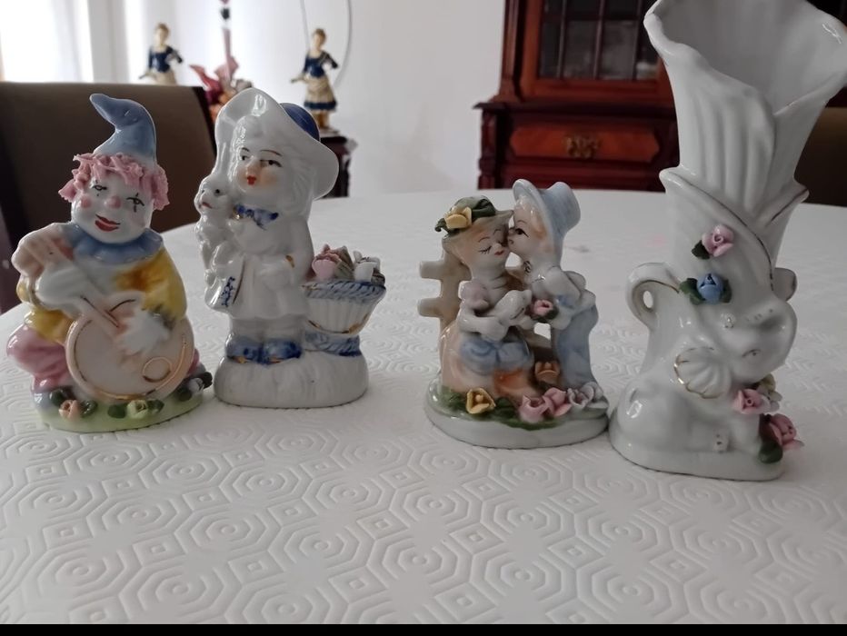Bonecos em porcelana