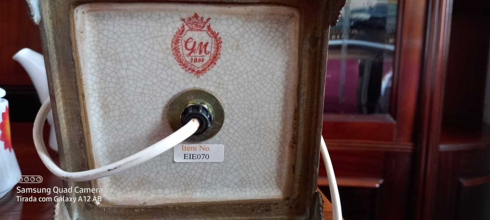 Vende-se candeeiro com abat-jour