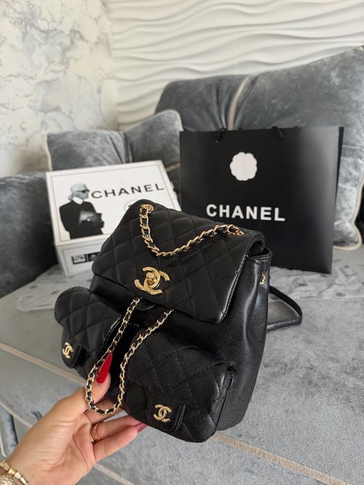 Черный рюкзак Chanel