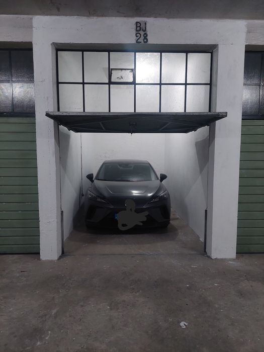 Garagem Box- 200m da Av. Da República