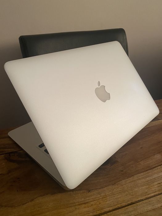 Zadbany Apple MacBook Air 13 i5 4GB 256KB