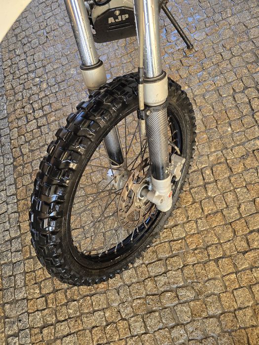 AJP PR4 200cc pouco uso