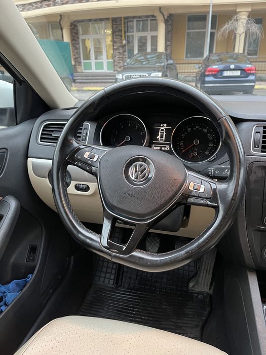 Продам volkswgen jetta 2017 1.4 бензин