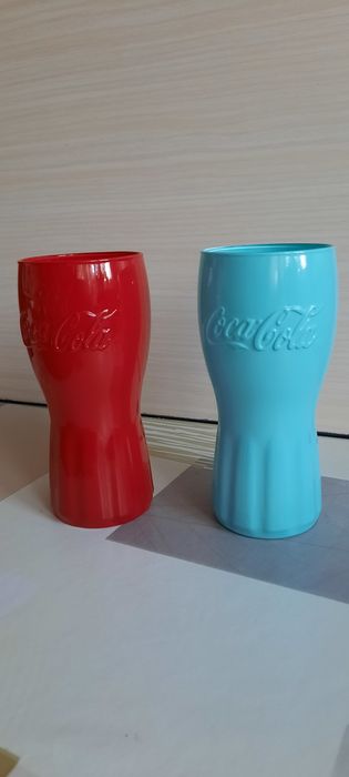 3 kolorowe szklanki Coca-Cola