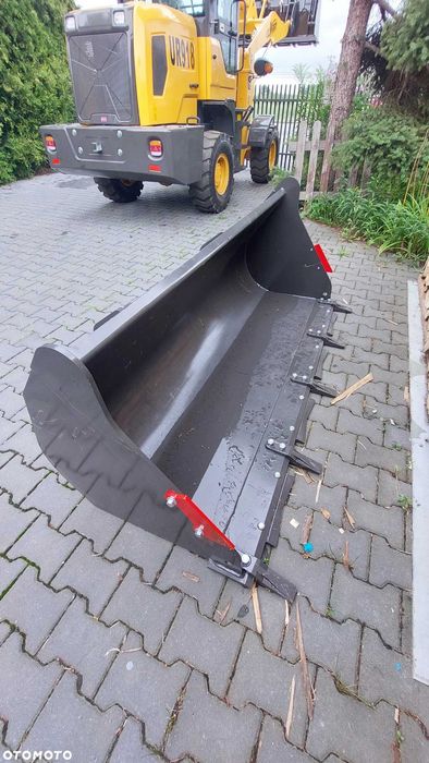 Ładowarka 1800kg UR918 na wynajem.