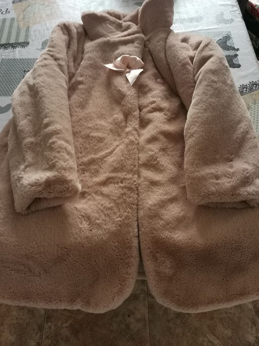 Casaco felpudo de cor rosa para menina