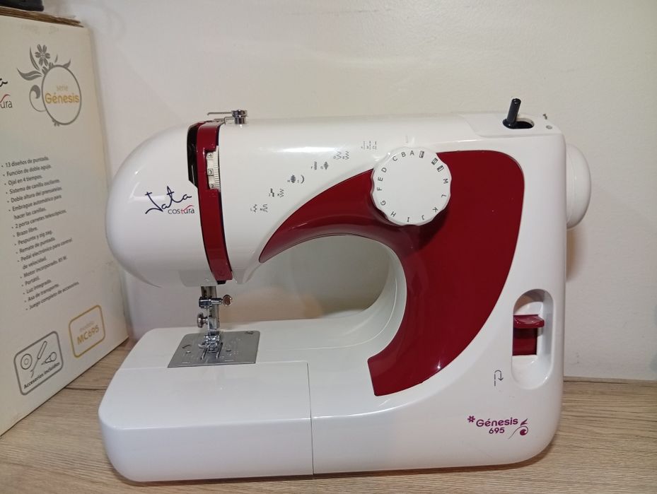 Máquina de costura Jata