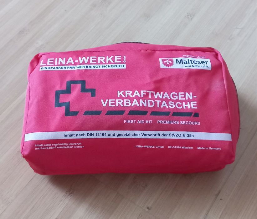 Аптечка в автомобіль.