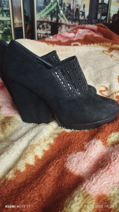 Жіночі стильні туфлі