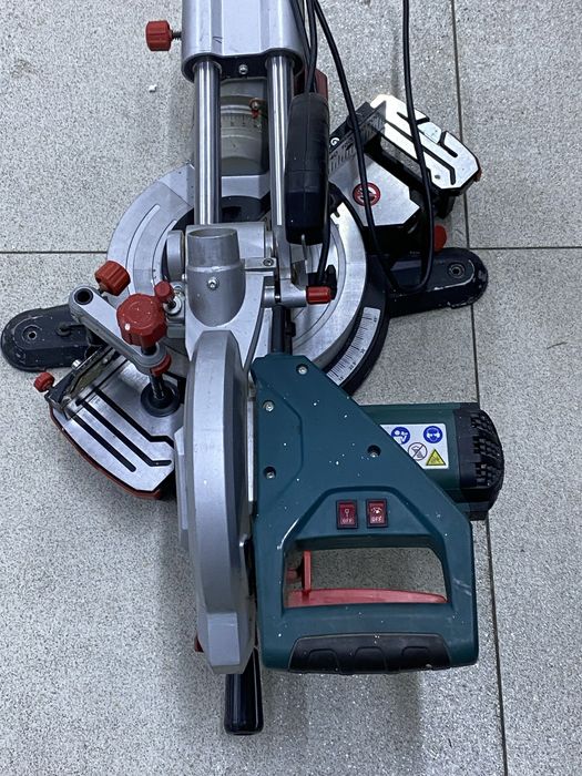 Пилка торцювальна Metabo KGS 216M