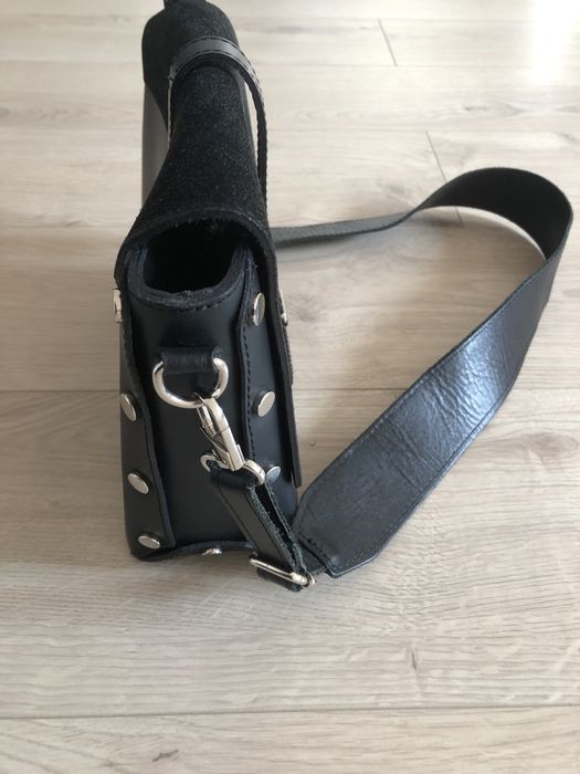 Klasyczna czarna skorzana torebka