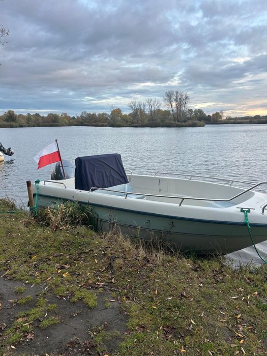 Łódź motorówka łódka