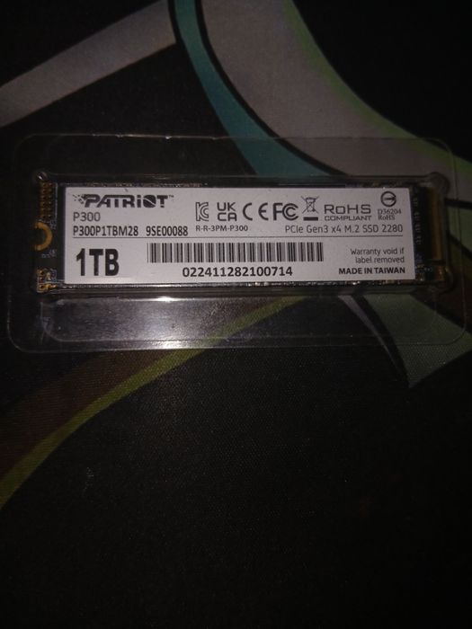 Продам SSD 1T нова