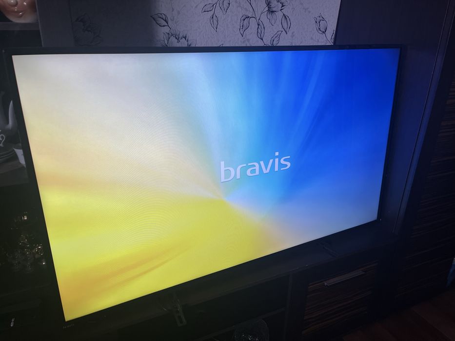 Плазма Bravis 55”
