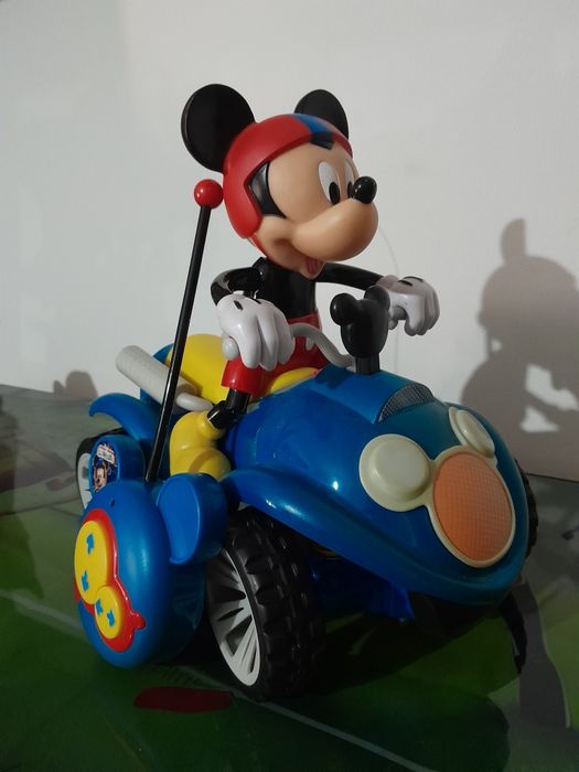 Mota telecomandada do Mickey