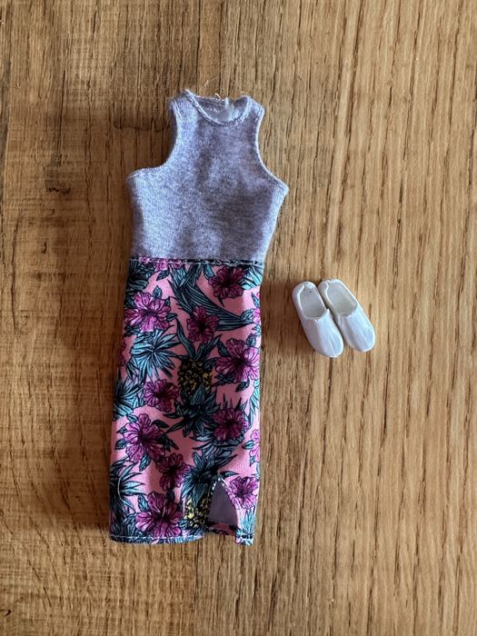 Ubranko od Barbie Fashionistas z lokami Mattel