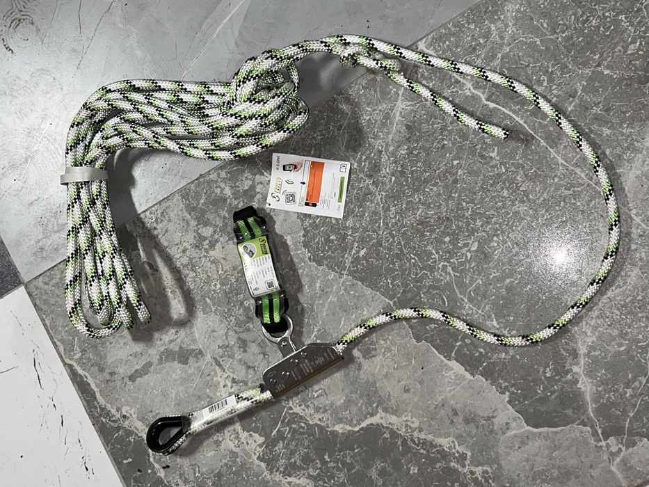 Mechanizm samozaciskowy lina Kratos Safety do szelek bezpieczeństwa
