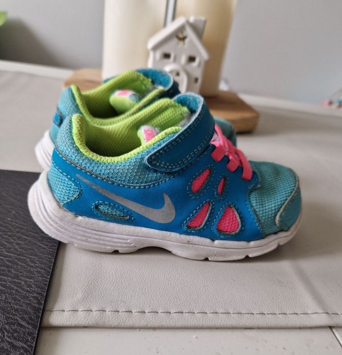 Nike 25 lekkie buty dla dziewczynki adidasy