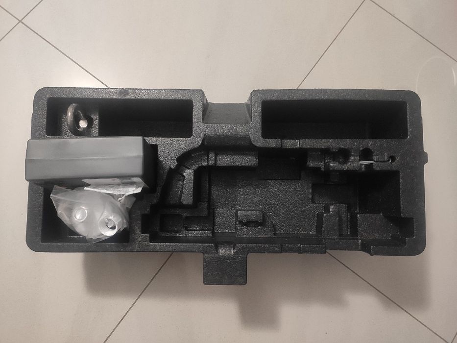 Kompresor oryginalny VW Audi + hak+ wytłoczka